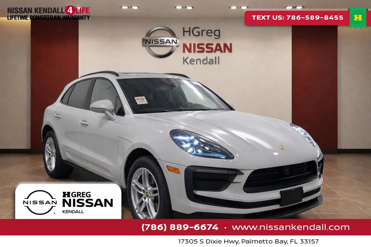 2023 Porsche Macan -'s photo