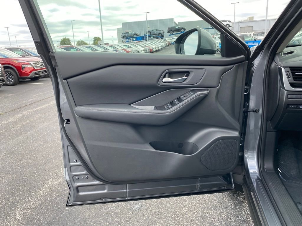 2026 Nissan Rogue SV - Photo 12