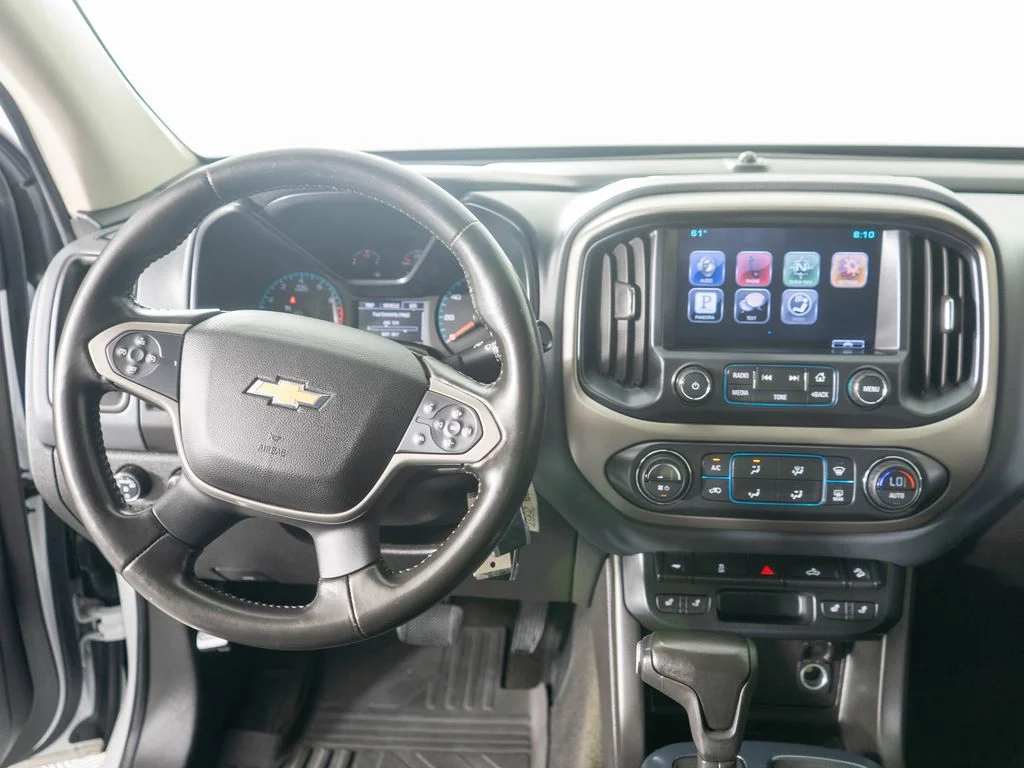 Used 2015 White Chevrolet Z71 image 12