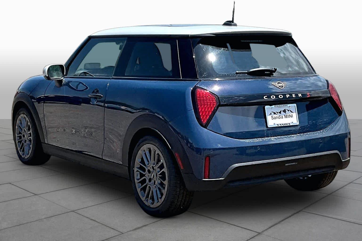 New 2026 Indigo Sunset Blue Metallic MINI Signature Plus image 11