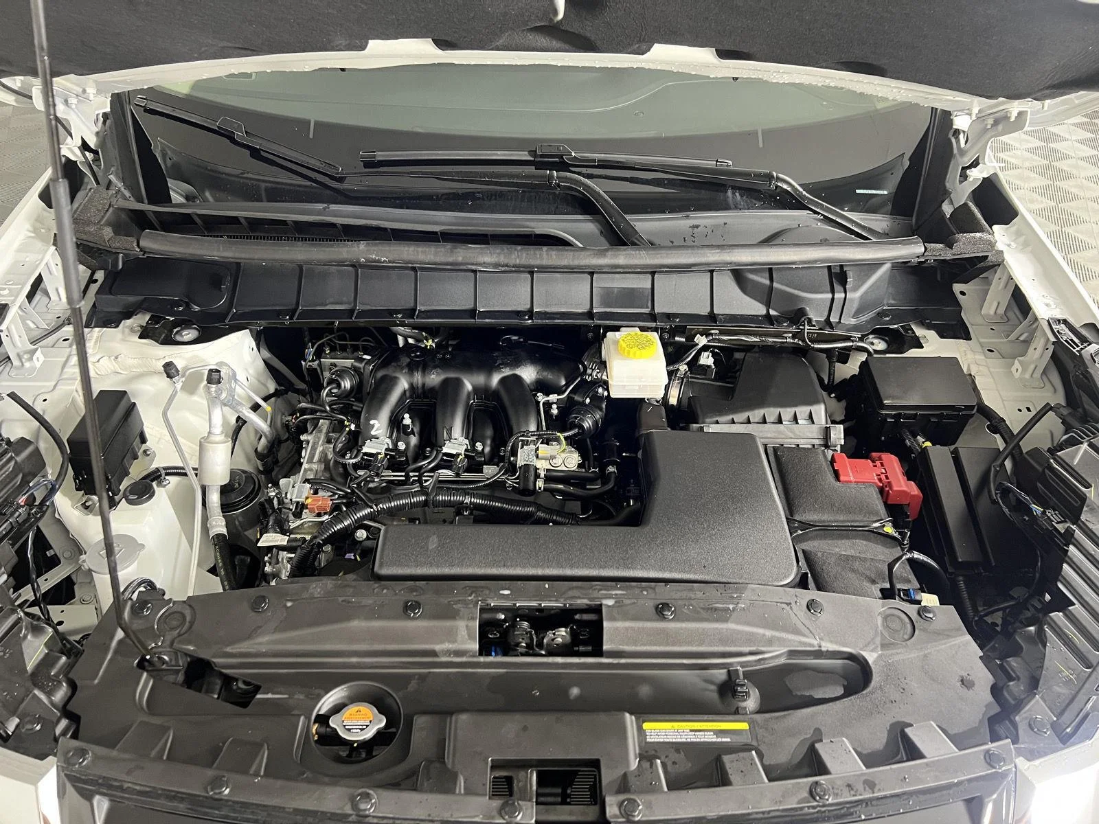 Used 2025 Everest White Pearl Tricoat Nissan SL image 3