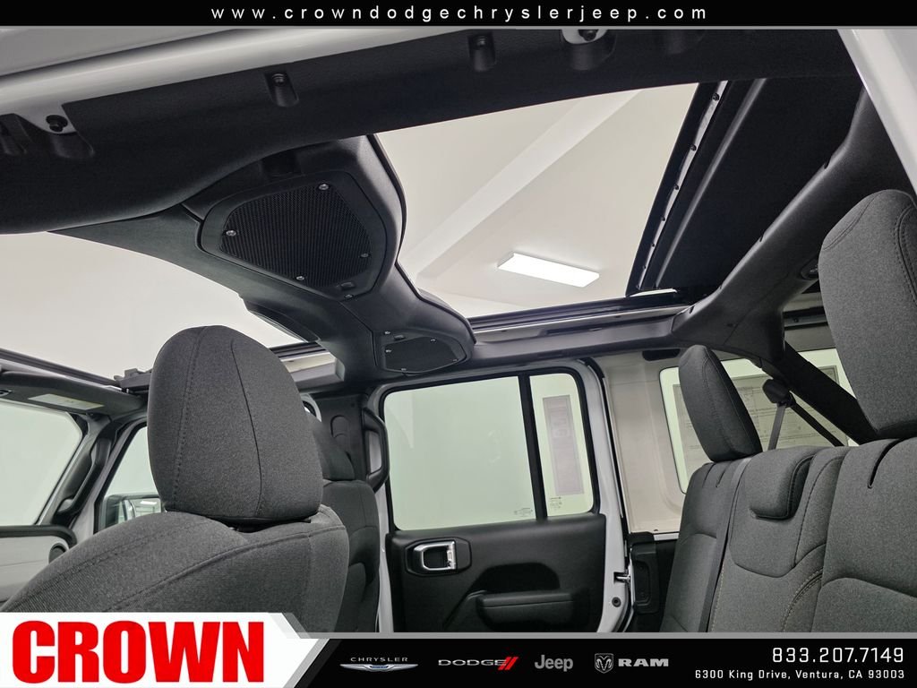 New 2026 Bright White Clear-Coat Exterior Paint Jeep  image 13