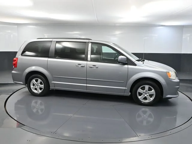 Used 2013 Silver Dodge SXT image 3