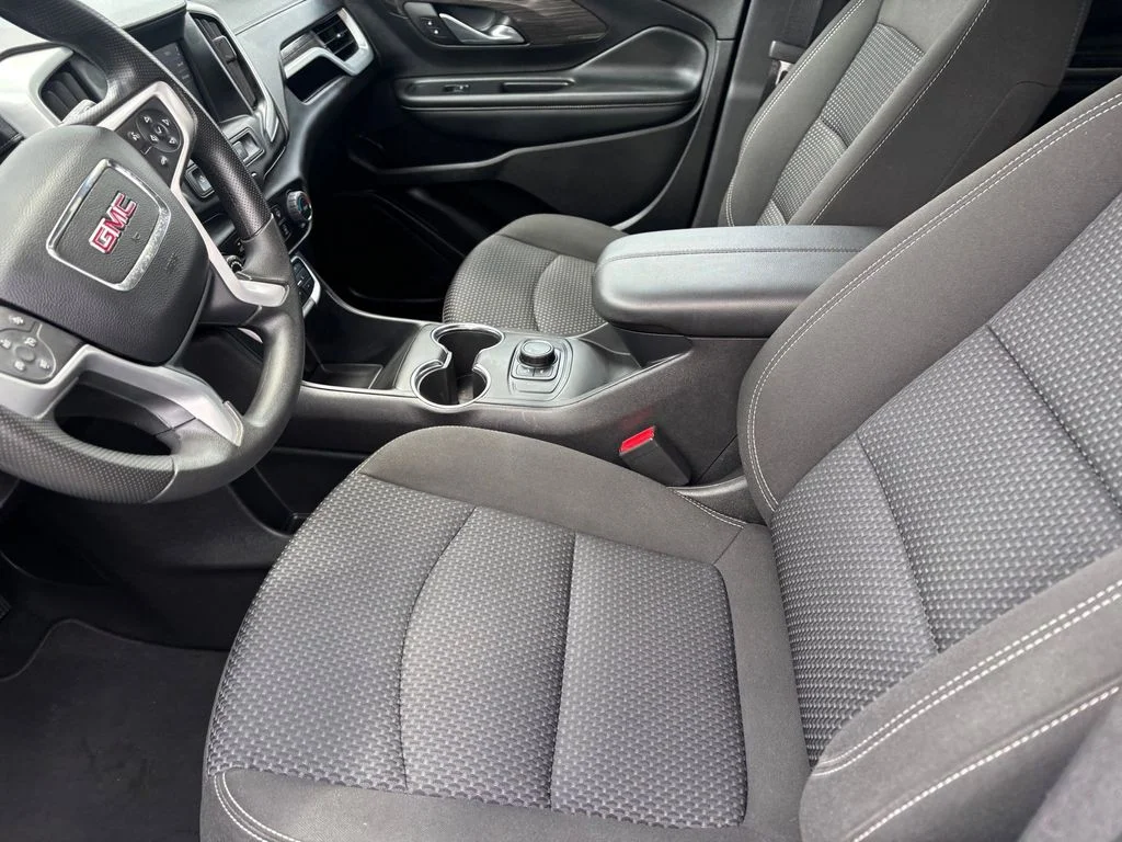 Used 2024 White GMC SLE image 9