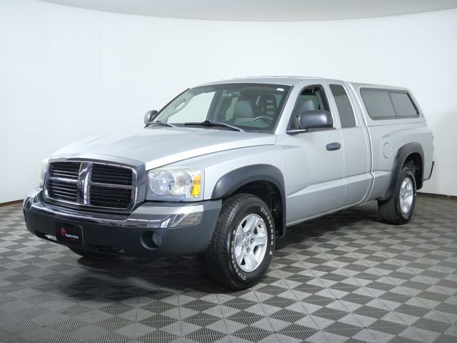 Used 2005 Dodge Dakota SLT with VIN 1D7HE42K15S330824 for sale in Shakopee, Minnesota