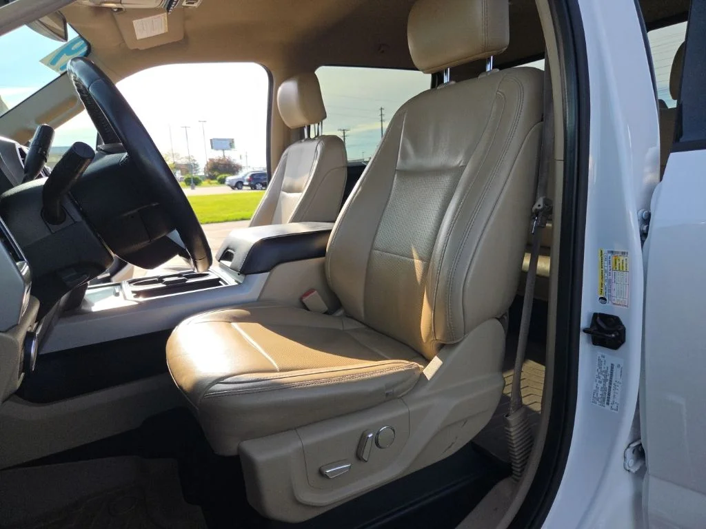 Used 2019 White Ford Lariat image 34