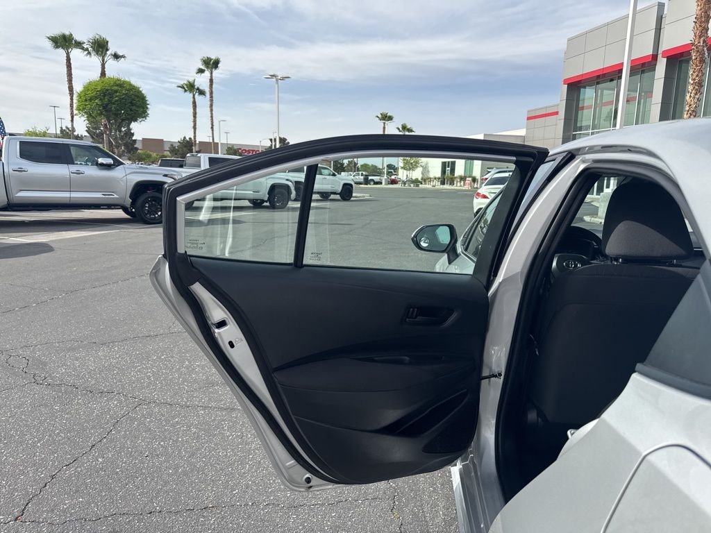2025 Toyota Corolla LE - Photo 16