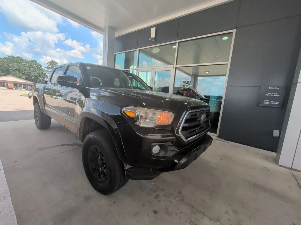 Used 2019 Black Toyota SR5 image 2
