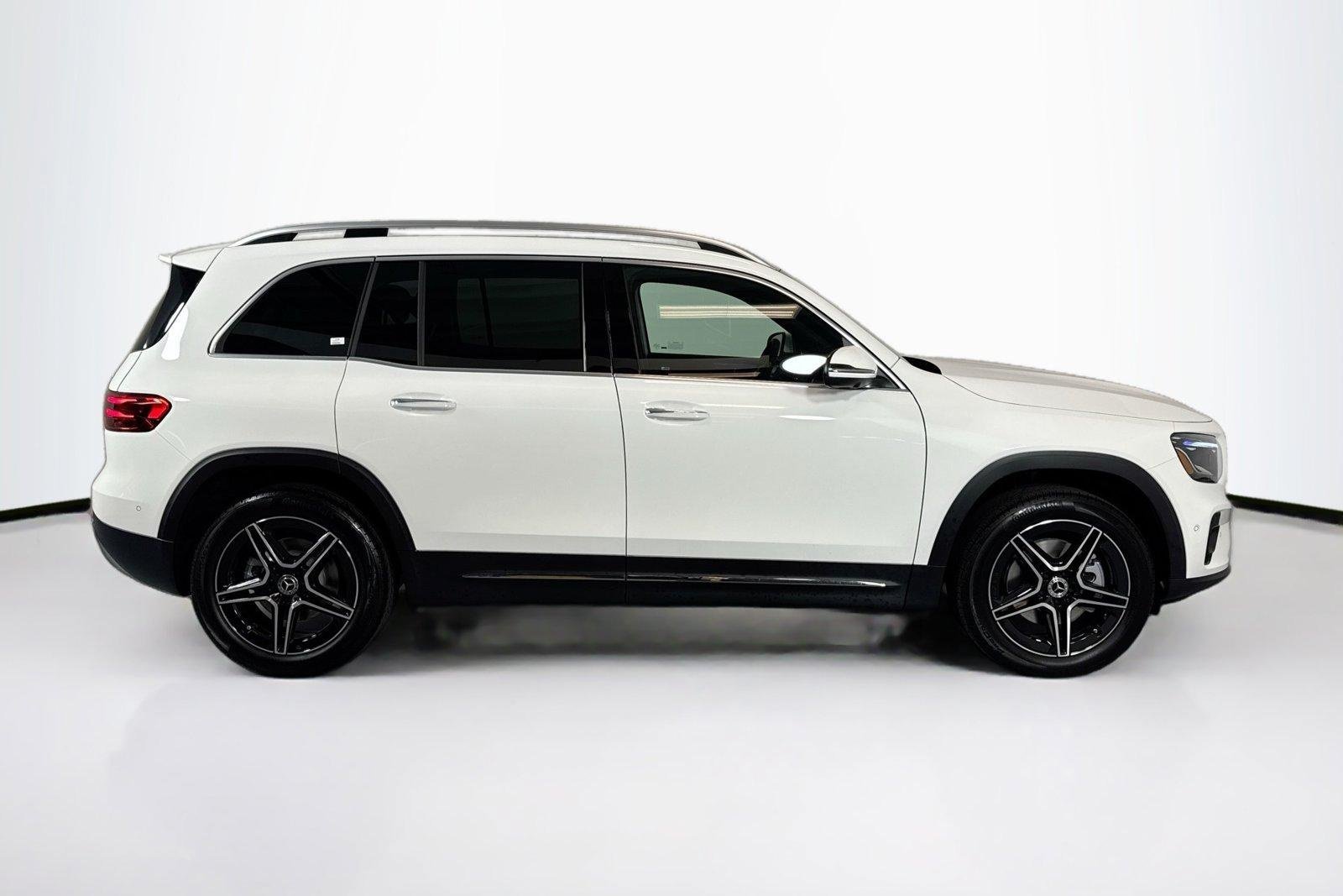 New 2026 Polar White Mercedes-Benz GLB 250 image 4