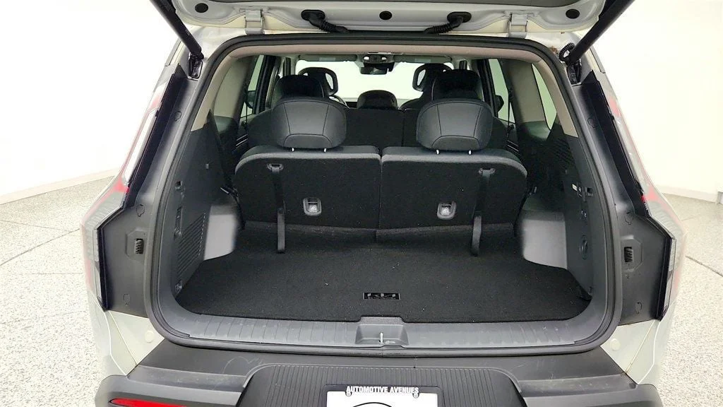 Used 2024 Ivory Silver Kia Wind AWD image 23