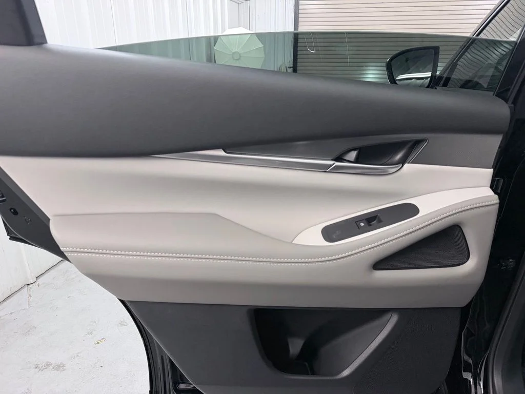 New 2027 BLACK OBSIDIAN INFINITI Luxe AWD image 35