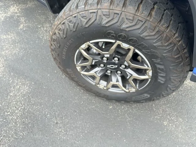 2025 Chevrolet Colorado ZR2 - Photo 12