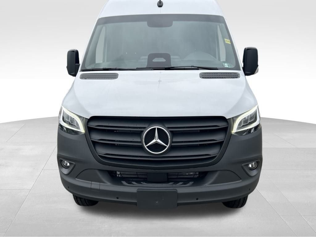 New 2026 Arctic White Mercedes-Benz Cargo 170 WB image 8