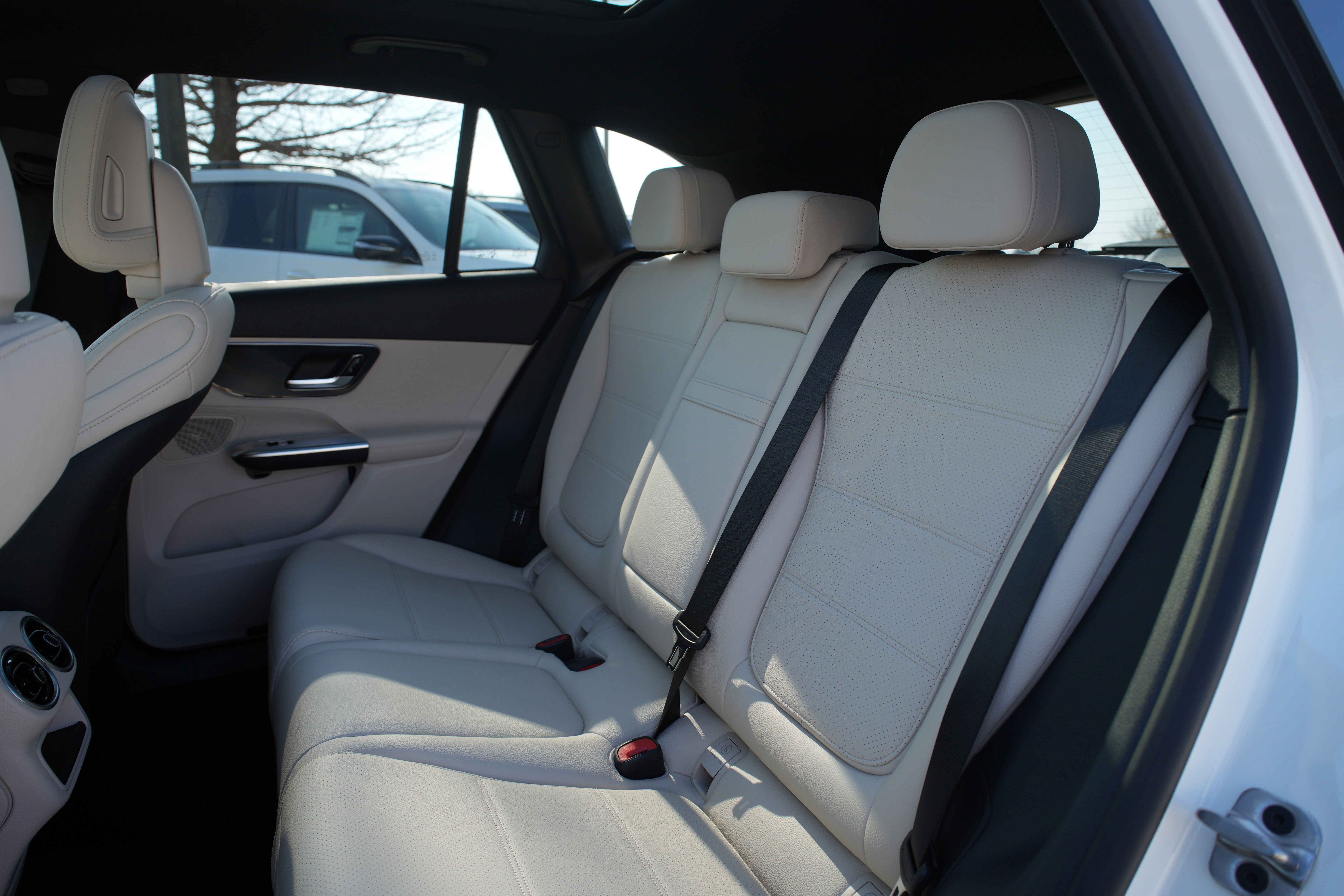 New 2026 POLAR WHITE Mercedes-Benz GLC 300 image 24