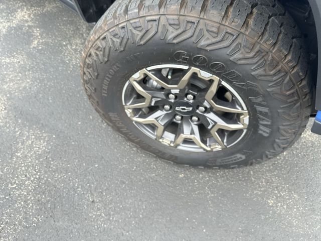 Used 2025 Blue Chevrolet ZR2 image 12