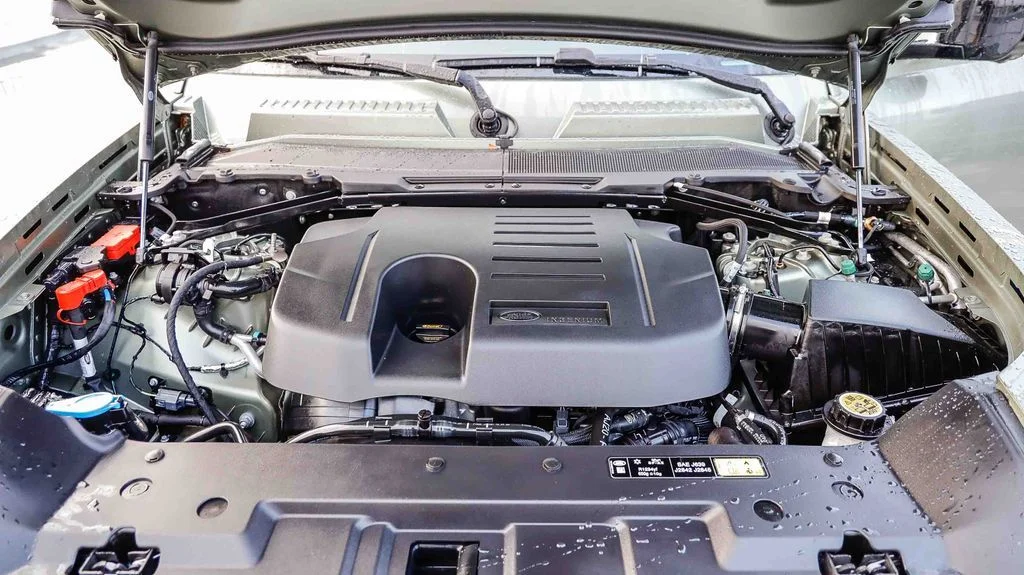 Used 2024  Land Rover S image 32