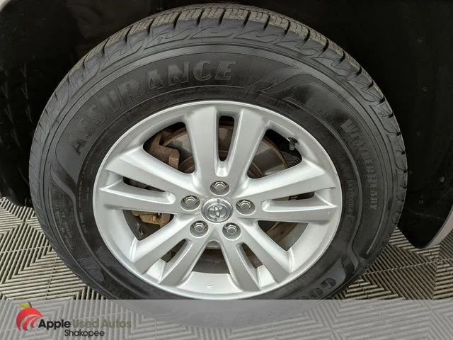 Used 2006 Gold Toyota Limited image 53