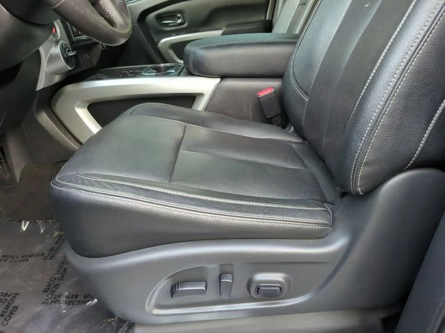 Used 2020 Blue Nissan SL image 18