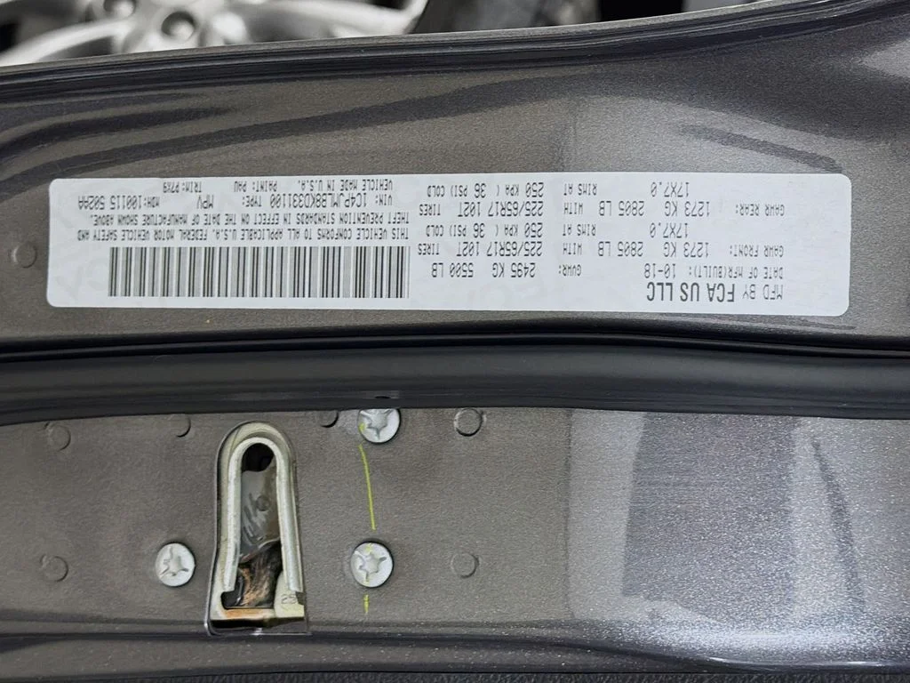 Used 2019 Gray Jeep Latitude Plus image 28