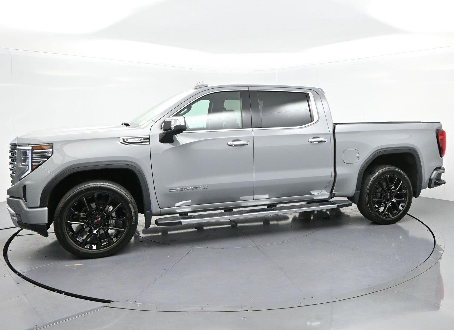 Used 2025 Thunderstorm Gray GMC Denali image 4