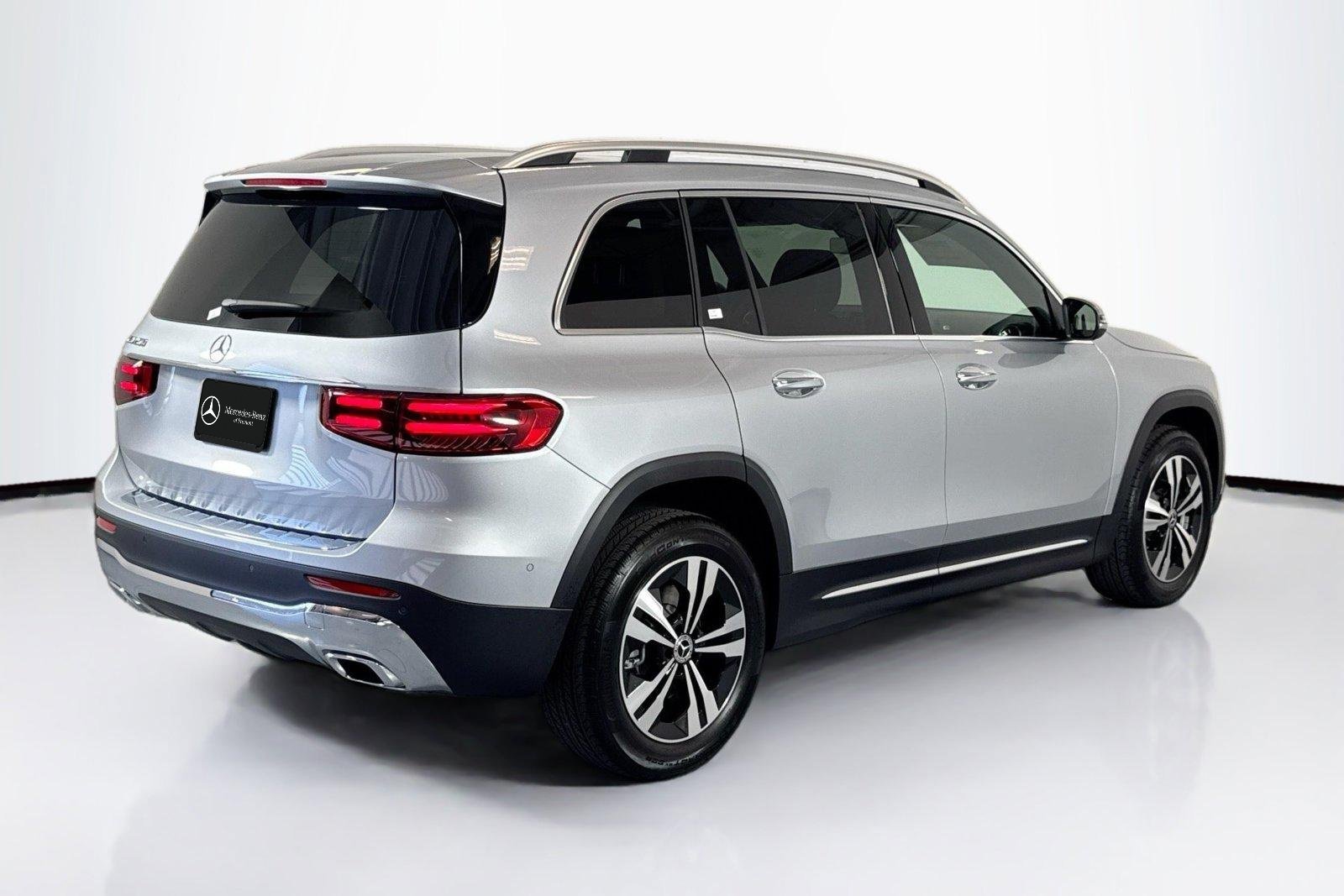 New 2026 Cirrus Silver Metallic Mercedes-Benz GLB 250 image 5