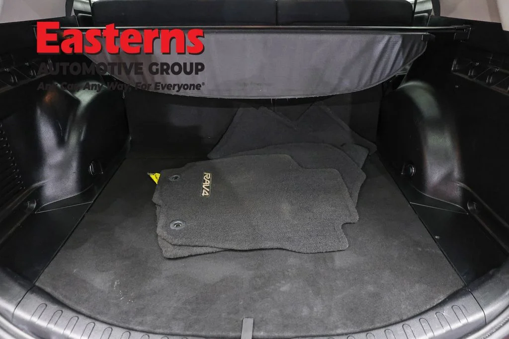 Used 2016 Black Toyota XLE image 9
