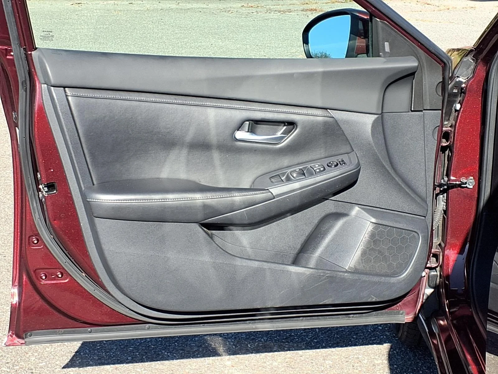 Used 2022 Rosewood Metallic Nissan SV image 29