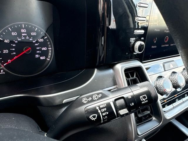 Used 2022 Sparkling Silver Kia LX image 21
