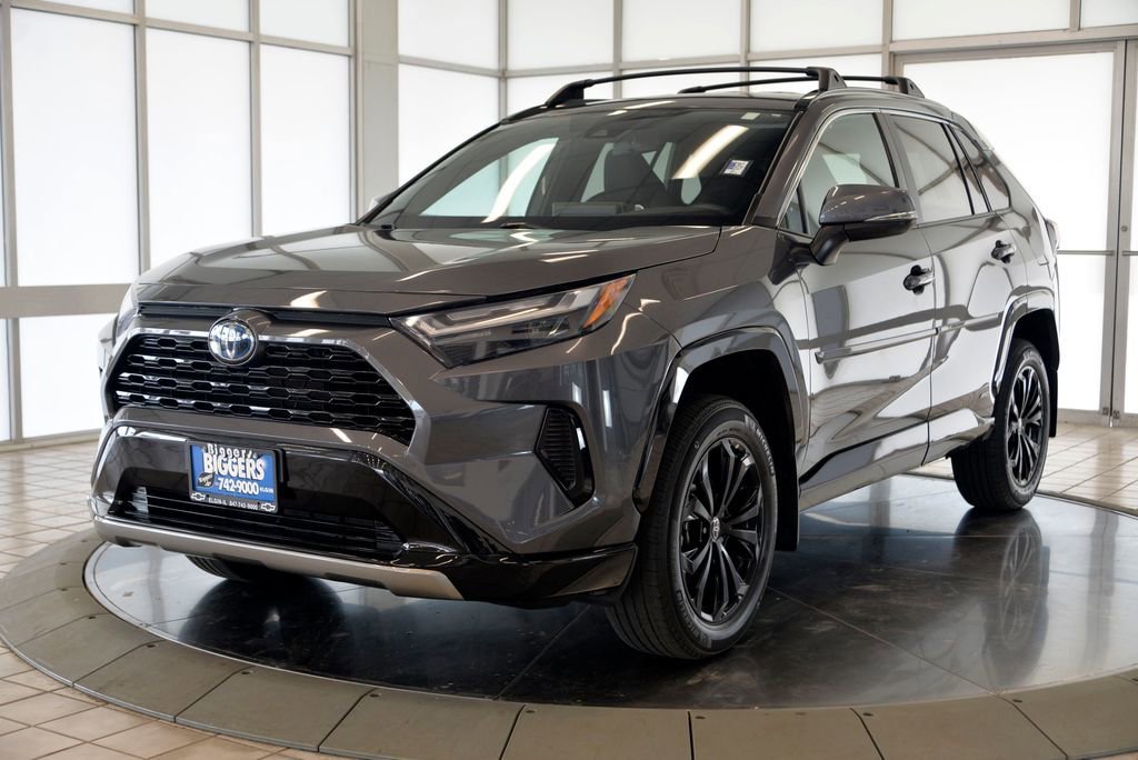 2023 Toyota RAV4 SE - Photo 4