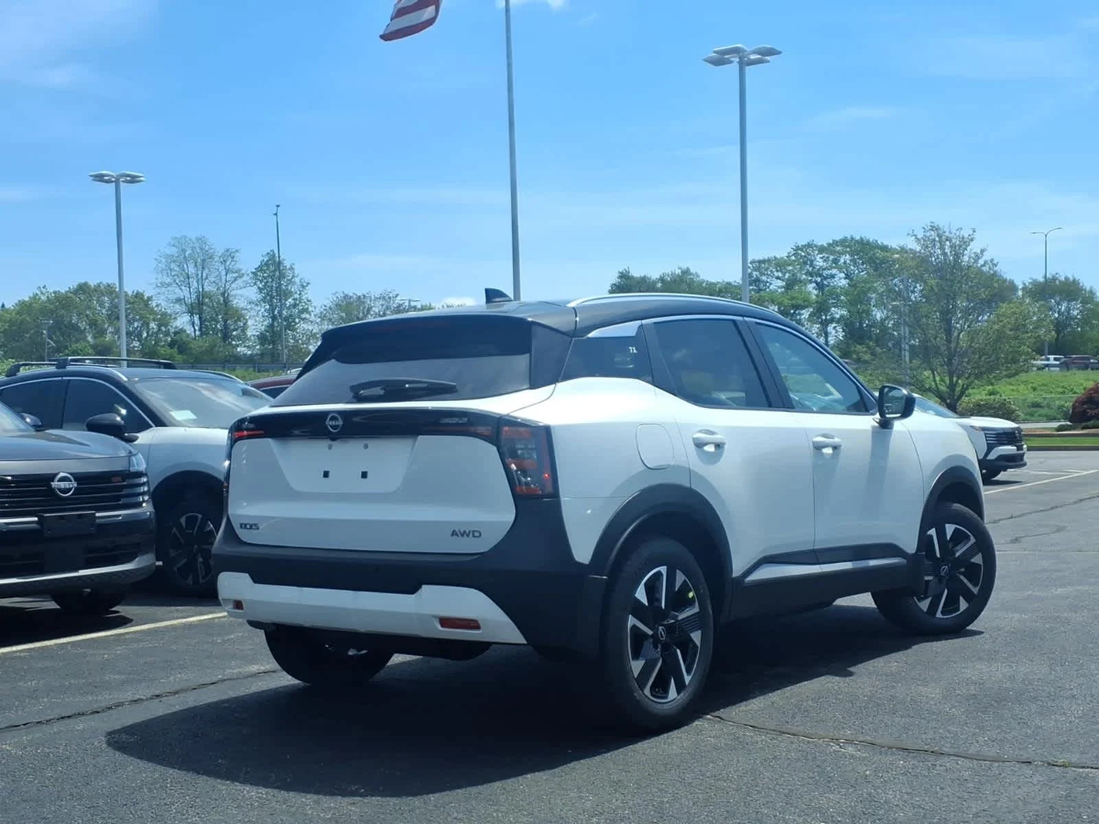 New 2026 Aspen White Tricoat/Super Black Nissan SV image 3