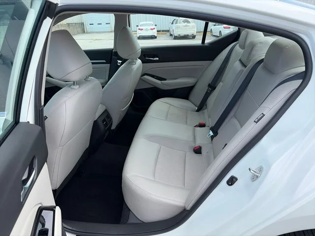 Used 2023 White Nissan 2.5 SL image 23