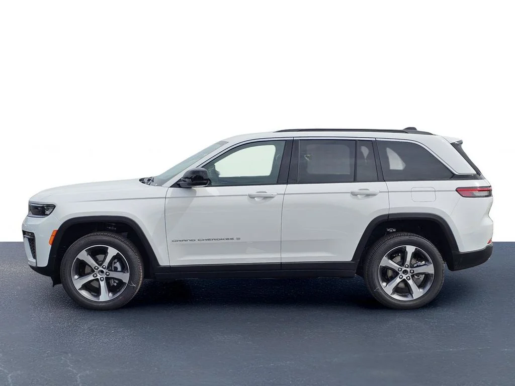 New 2026 Bright White Clear-Coat Exterior Paint Jeep Limited image 14