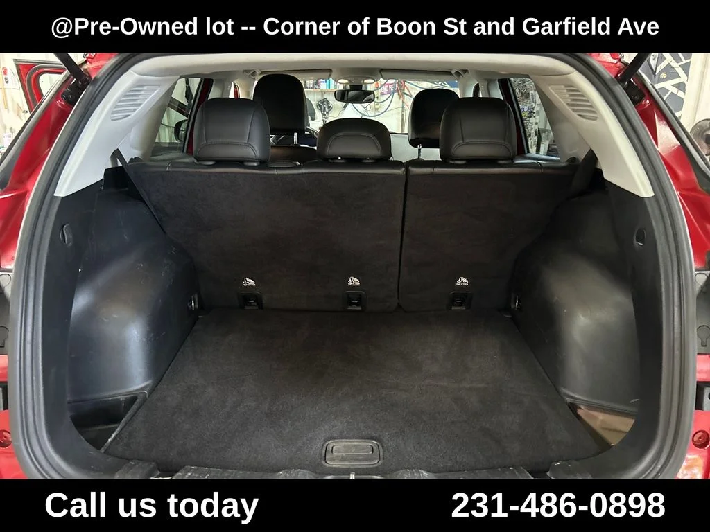 Used 2020 Red Jeep Latitude image 27