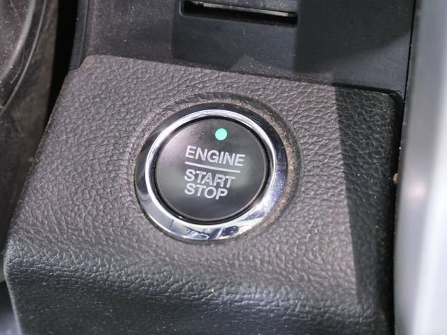 Used 2019 Black Ford Platinum image 31