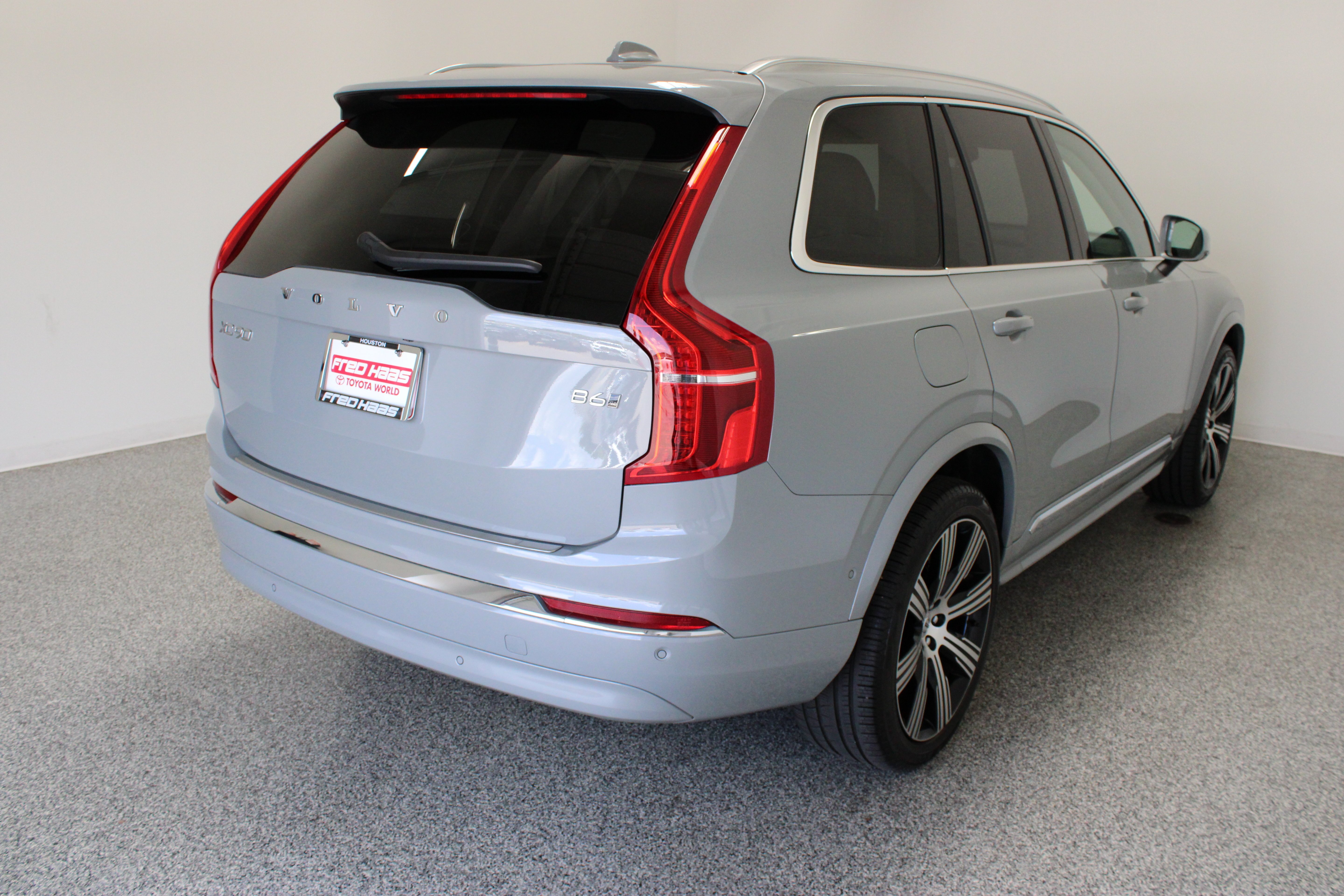 Used 2025 Vapour Grey Metallic Volvo Ultra 2.0T/Electric image 7