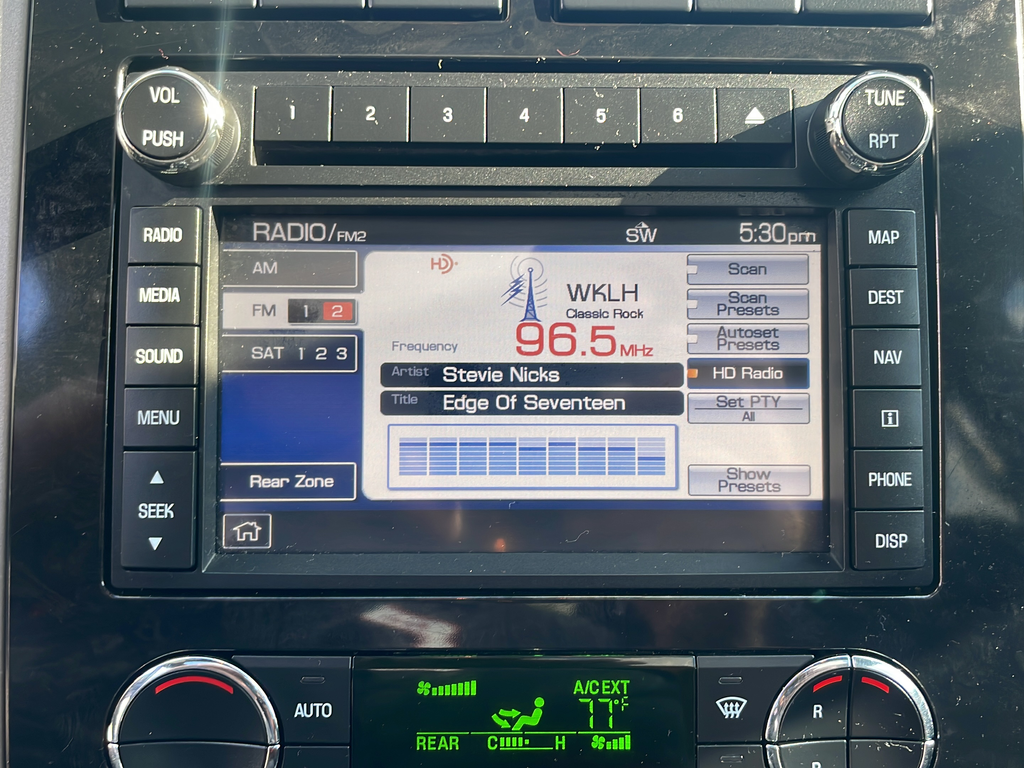 Used 2014 White Ford Limited image 25