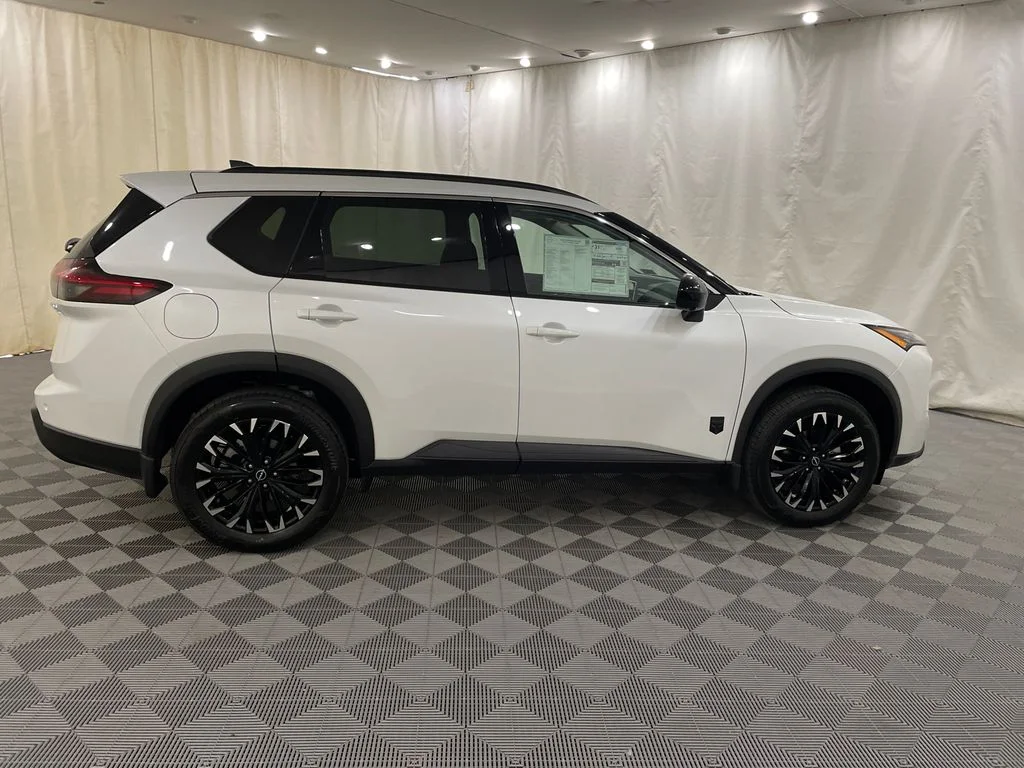 New 2026 Everest White Pearl TriCoat Nissan Dark Armor™ image 4