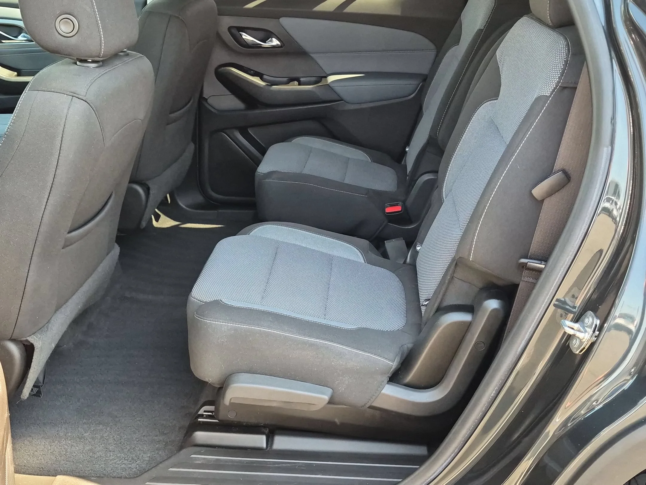 Used 2019 Graphite Metallic Chevrolet LT Cloth image 23