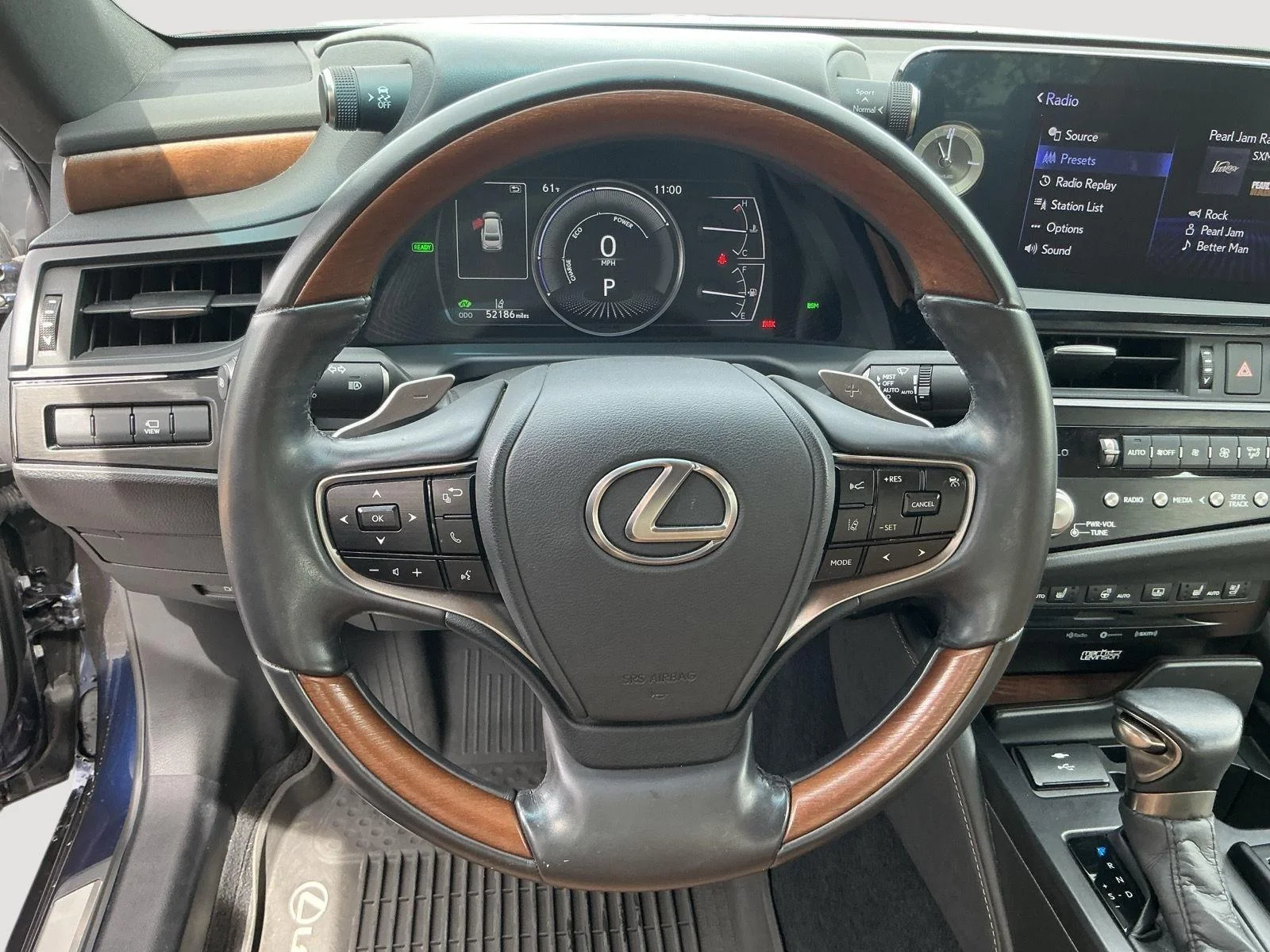 Used 2022 Nightfall Mica Lexus ES 300h Luxury image 8
