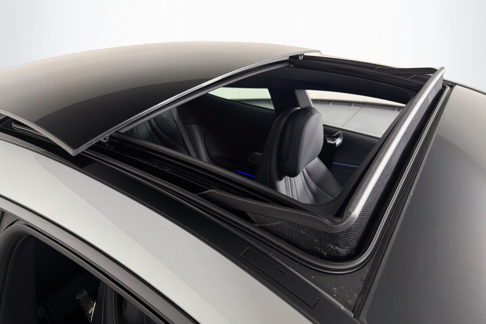 New 2026 MANUFAKTUR Alpine Grey Metallic Mercedes-Benz CLE 300 4MATIC® Coupe image 21