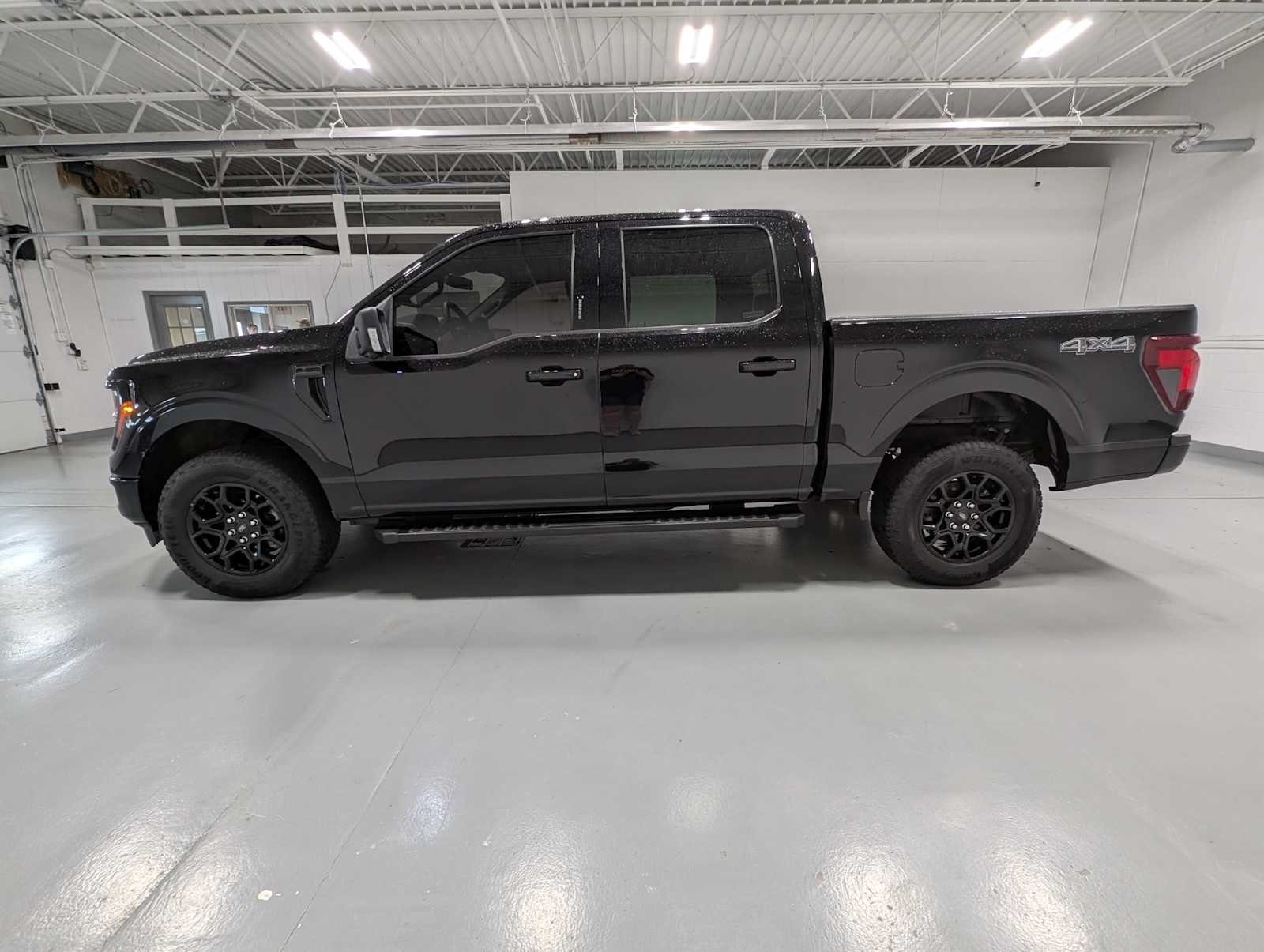 Used 2024 Agate Black Metallic Ford XLT image 11