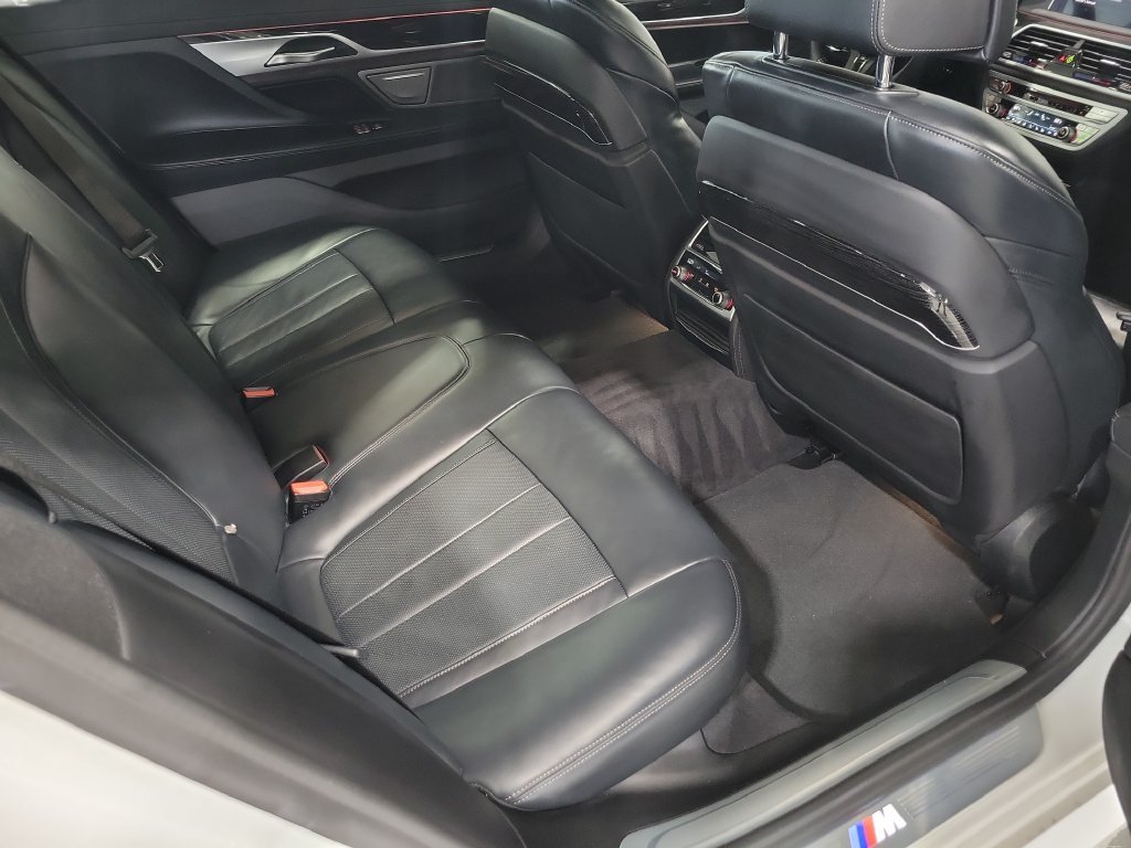 Used 2020 Alpine White BMW 740i image 10