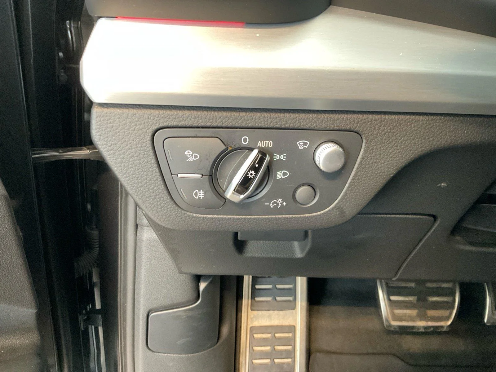 Used 2018 Daytona Gray Pearl Effect Audi Prestige image 28