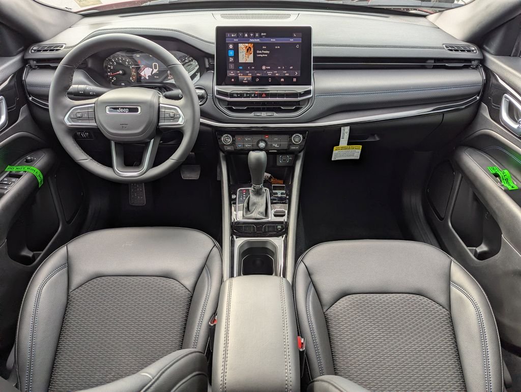 New 2026 Red Hot Pearlcoat Jeep Latitude image 15