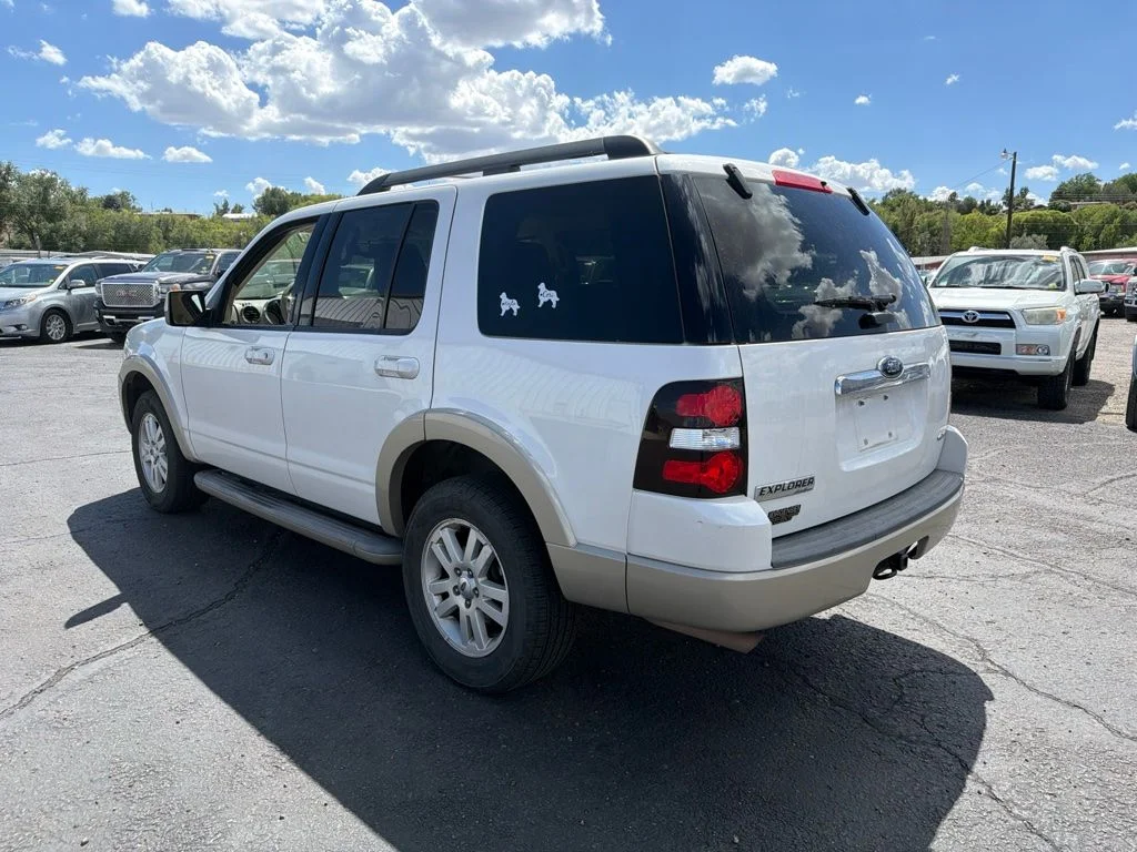Used 2010  Ford Eddie Bauer image 3