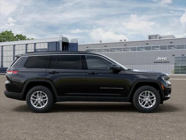 New 2026 Diamond Black Crystal Pearl-Coat Exterior Paint Jeep  image 47