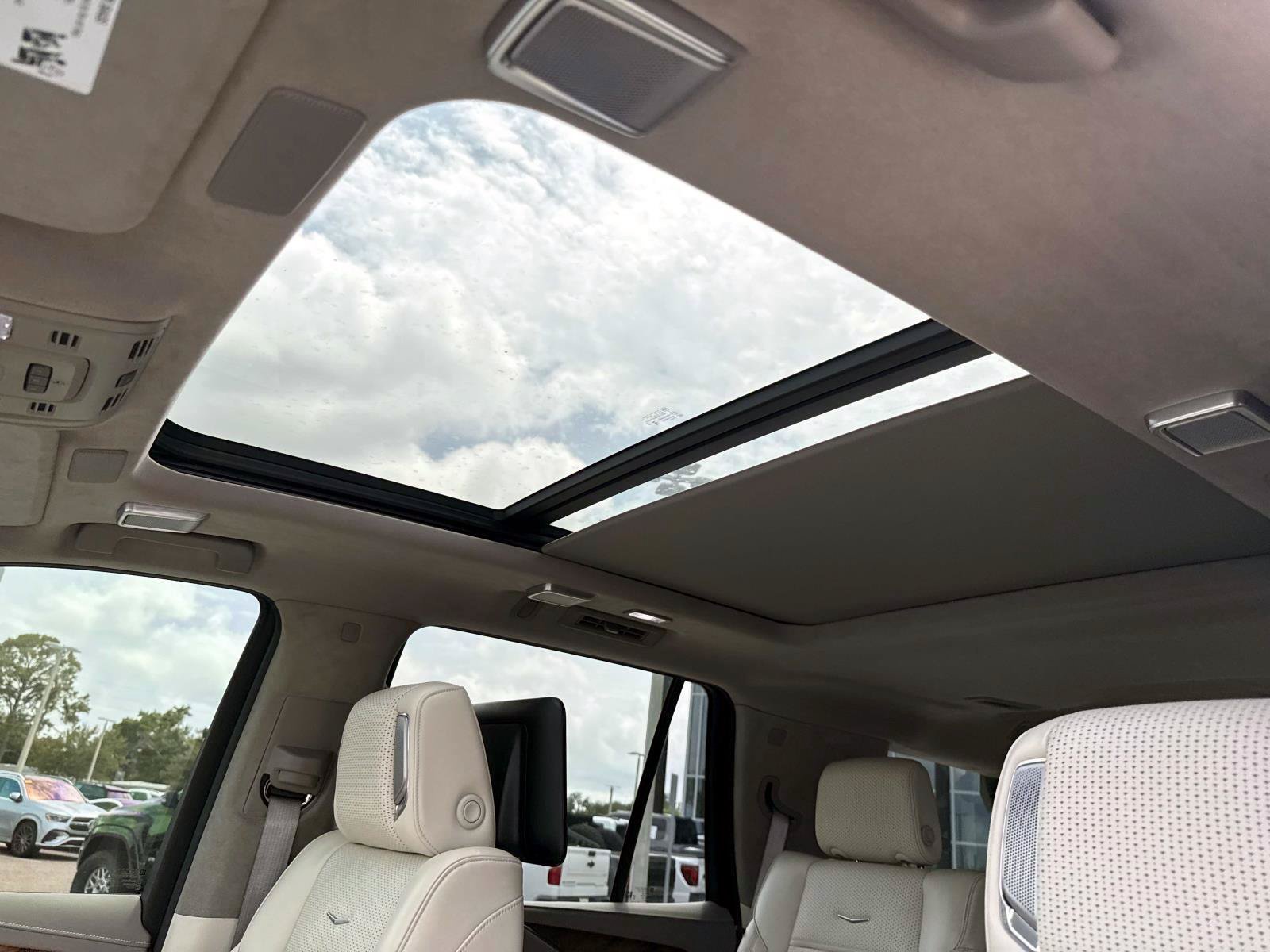 Used 2024 Crystal White Tricoat CADILLAC Sport Platinum image 24