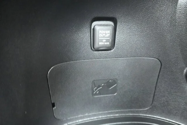 Used 2017 White Honda Touring image 10