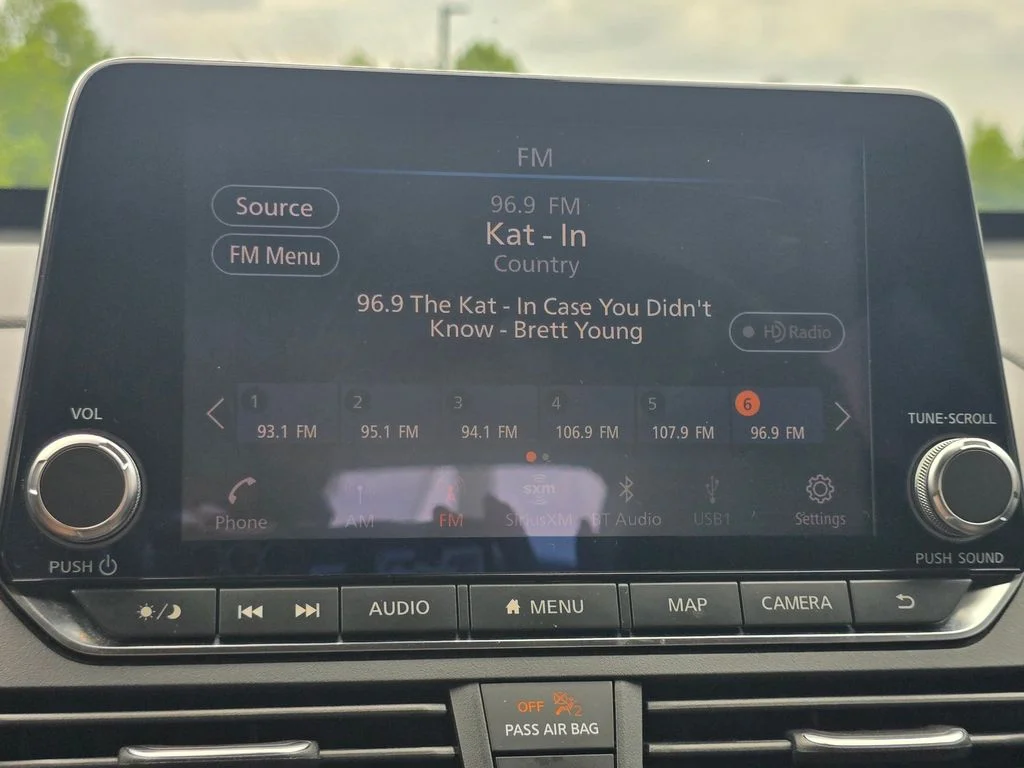 Used 2019 Red Nissan 2.5 SL image 32