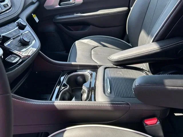 2026 Chrysler Pacifica Limited - Photo 38